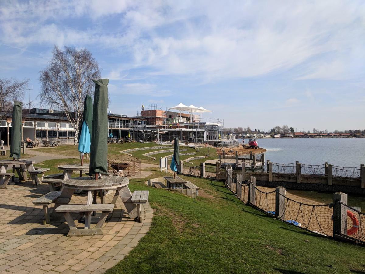 P&D'S Pearl Caravan At Tattershall Lakes Country Park Hotel Exterior photo