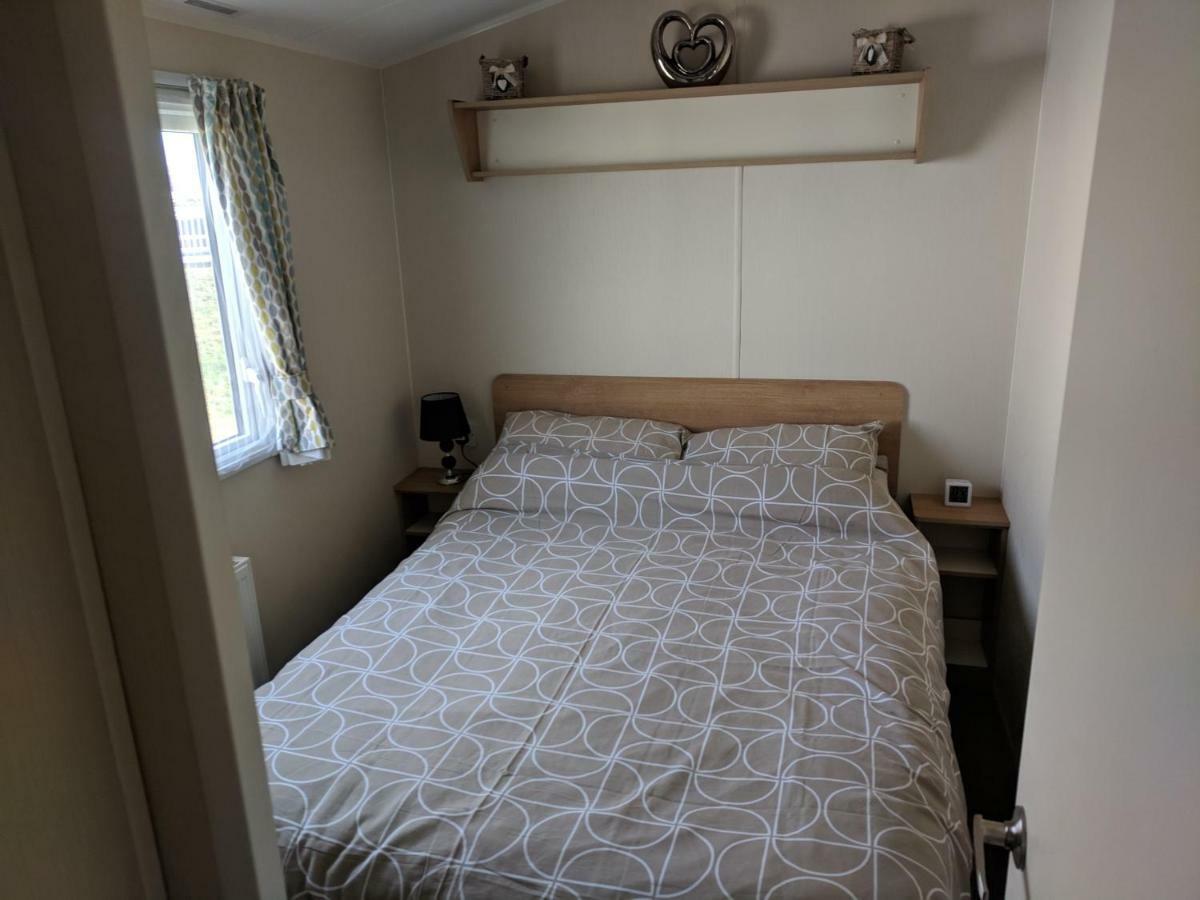 P&D'S Pearl Caravan At Tattershall Lakes Country Park Hotel Exterior photo