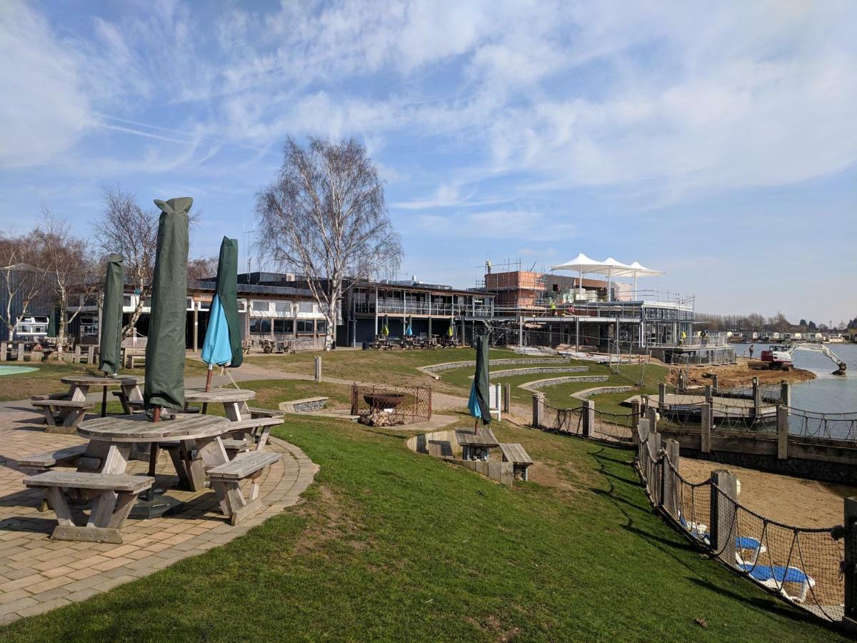 P&D'S Pearl Caravan At Tattershall Lakes Country Park Hotel Exterior photo