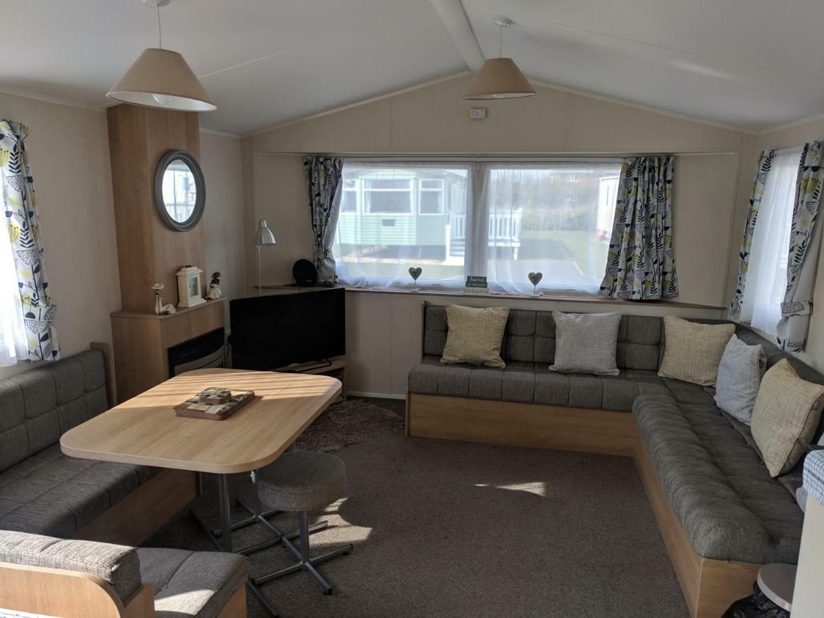 P&D'S Pearl Caravan At Tattershall Lakes Country Park Hotel Exterior photo