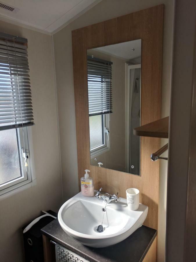 P&D'S Pearl Caravan At Tattershall Lakes Country Park Hotel Exterior photo